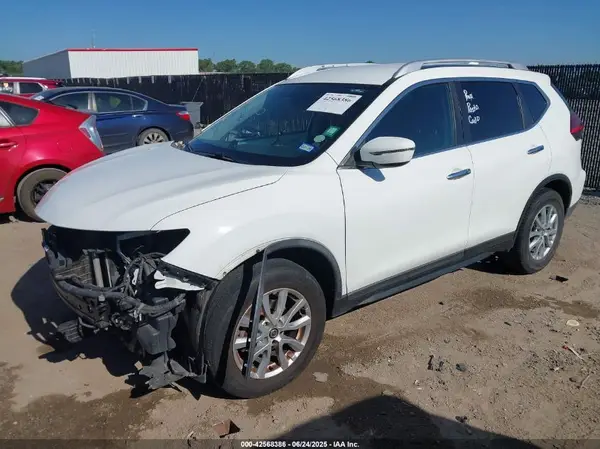 KNMAT2MV8HP584129 2017 NISSAN ROGUE - Image 2