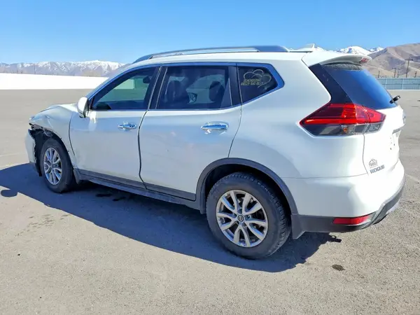 KNMAT2MV8HP584227 2017 NISSAN ROGUE - Image 2
