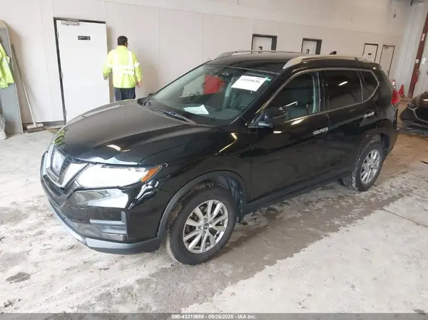 KNMAT2MV8HP587418 2017 NISSAN ROGUE - Image 2