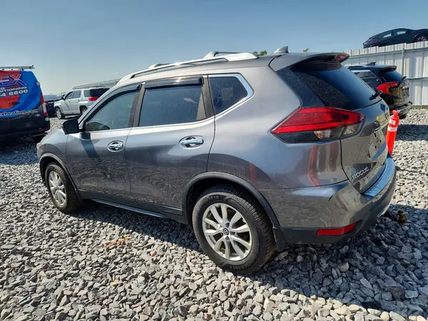 KNMAT2MV8HP588150 2017 NISSAN ROGUE - Image 2