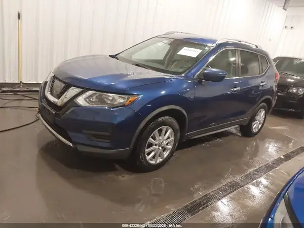 KNMAT2MV8HP594255 2017 NISSAN ROGUE - Image 2