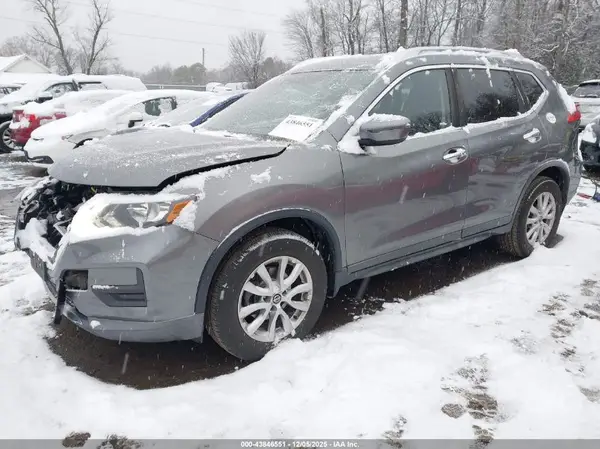 KNMAT2MV8HP597091 2017 NISSAN ROGUE - Image 2