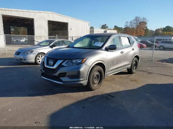 KNMAT2MV8HP609756 2017 NISSAN ROGUE - Image 2