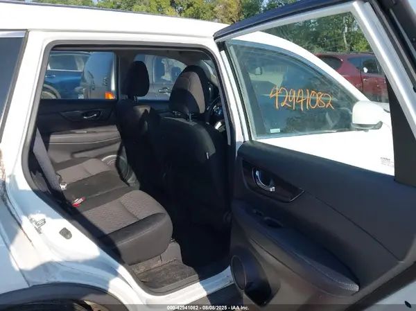 KNMAT2MV8HP610910 2017 NISSAN ROGUE - Image 8