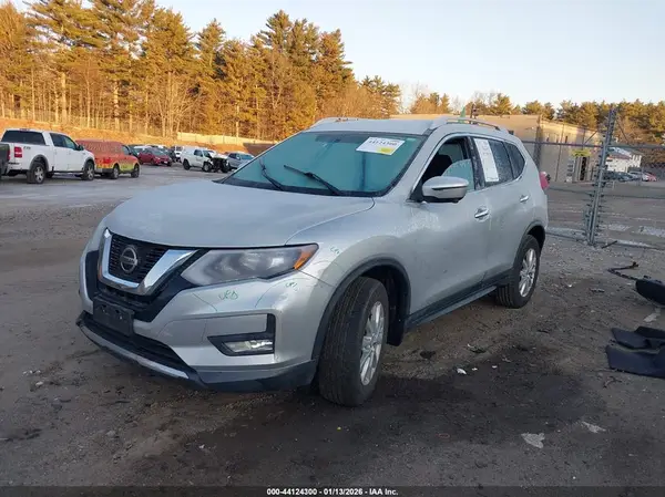 KNMAT2MV8JP517682 2018 NISSAN ROGUE - Image 2