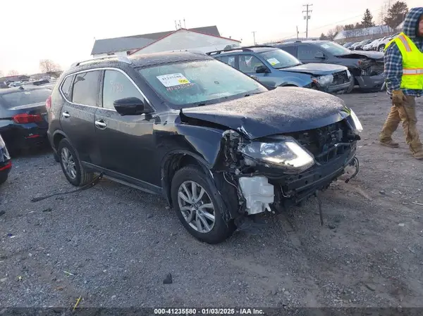 KNMAT2MV8JP519383 2018 NISSAN ROGUE - Image 1