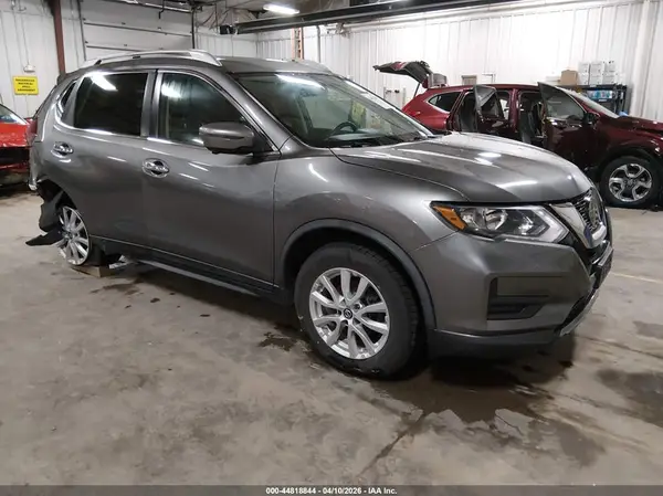 KNMAT2MV8JP525135 2018 NISSAN ROGUE - Image 1