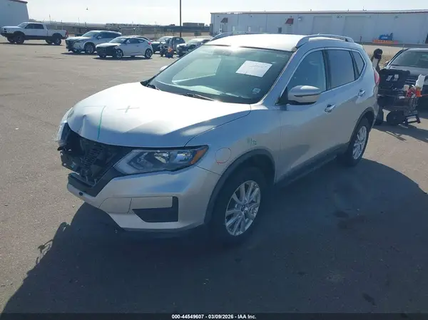 KNMAT2MV8JP528987 2018 NISSAN ROGUE - Image 2
