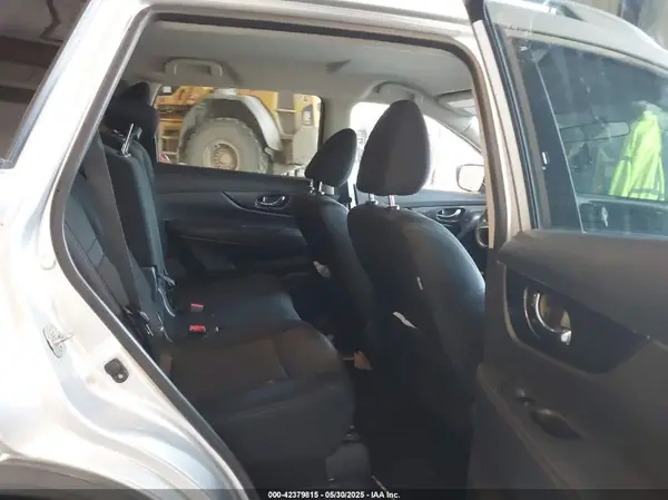 KNMAT2MV8JP529718 2018 NISSAN ROGUE - Image 8