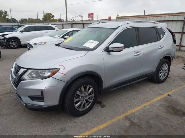 KNMAT2MV8JP529833 2018 NISSAN ROGUE - Image 2
