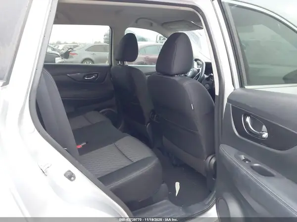 KNMAT2MV8JP529833 2018 NISSAN ROGUE - Image 8