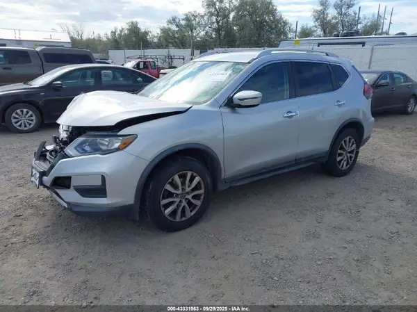 KNMAT2MV8JP546602 2018 NISSAN ROGUE - Image 2