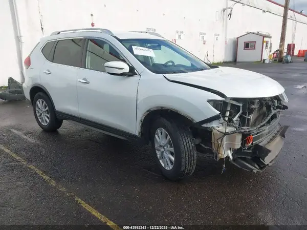 KNMAT2MV8JP555431 2018 NISSAN ROGUE - Image 1