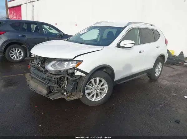 KNMAT2MV8JP555431 2018 NISSAN ROGUE - Image 2
