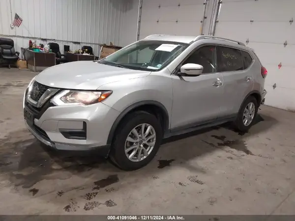 KNMAT2MV8JP559740 2018 NISSAN ROGUE - Image 2