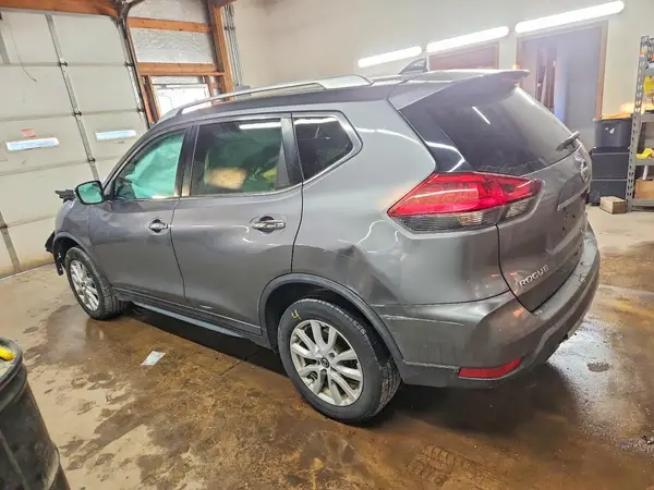 KNMAT2MV8JP560077 2018 NISSAN ROGUE - Image 2