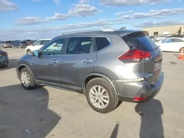 KNMAT2MV8JP567501 2018 NISSAN ROGUE - Image 2