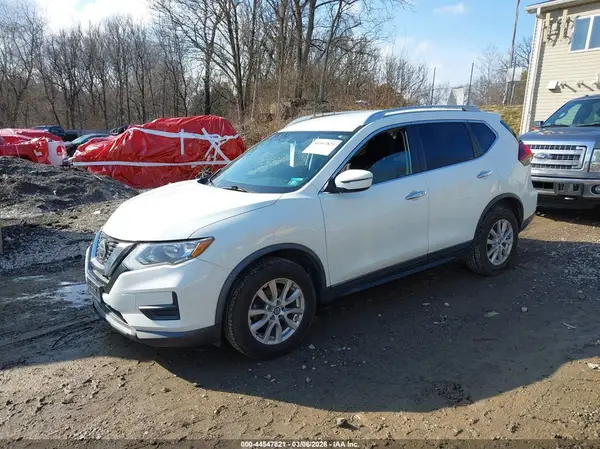 KNMAT2MV8JP569121 2018 NISSAN ROGUE - Image 2