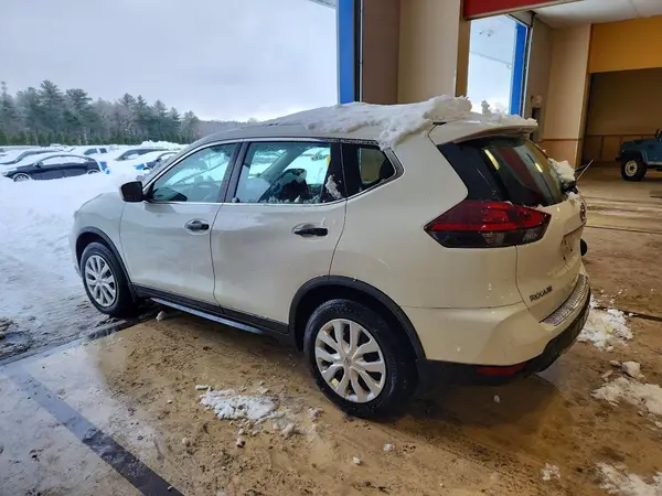 KNMAT2MV8JP571984 2018 NISSAN ROGUE - Image 2