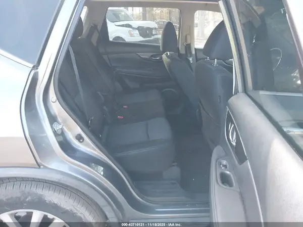 KNMAT2MV8JP576053 2018 NISSAN ROGUE - Image 8