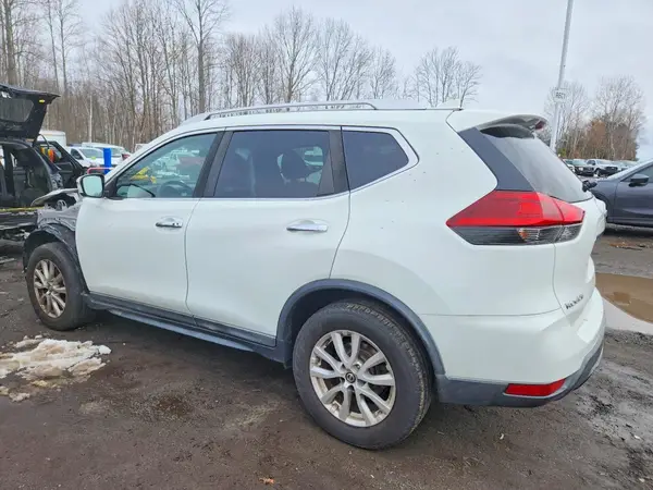 KNMAT2MV8JP580913 2018 NISSAN ROGUE - Image 2