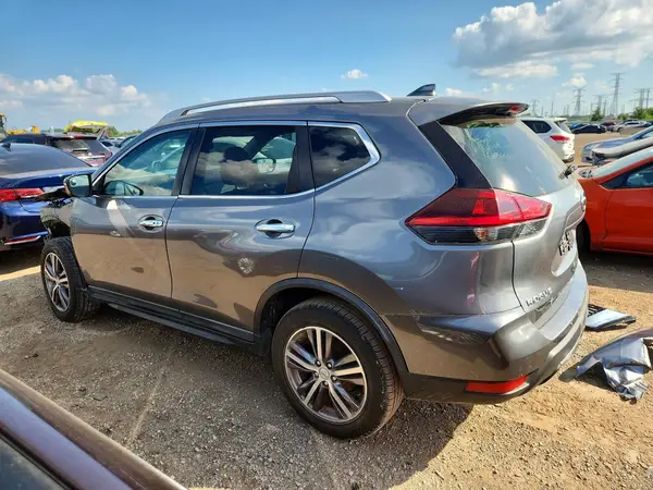 KNMAT2MV8JP583939 2018 NISSAN ROGUE - Image 2