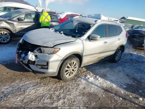 KNMAT2MV8JP585447 2018 NISSAN ROGUE - Image 2