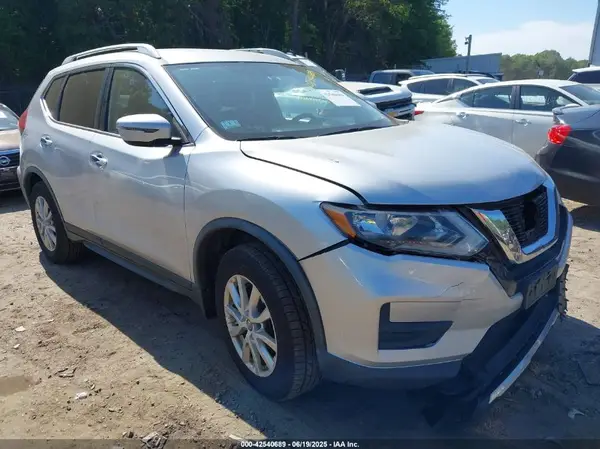 KNMAT2MV8JP601484 2018 NISSAN ROGUE - Image 1