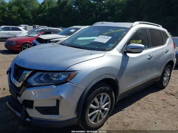 KNMAT2MV8JP601484 2018 NISSAN ROGUE - Image 2
