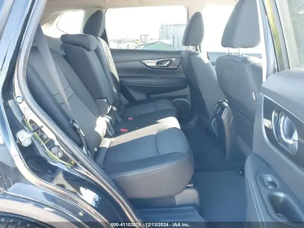 KNMAT2MV8JP607592 2018 NISSAN ROGUE - Image 8