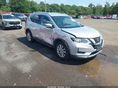 KNMAT2MV8JP608256 2018 NISSAN ROGUE