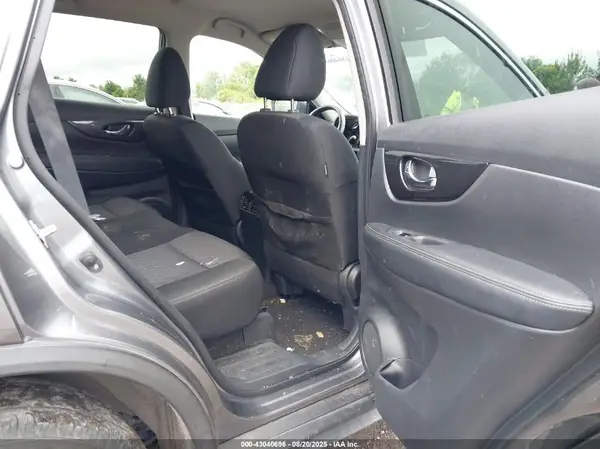 KNMAT2MV8JP608886 2018 NISSAN ROGUE - Image 8