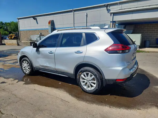 KNMAT2MV8JP614042 2018 NISSAN ROGUE - Image 2