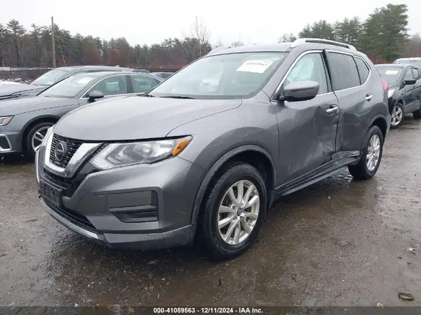 KNMAT2MV8JP614722 2018 NISSAN ROGUE - Image 2