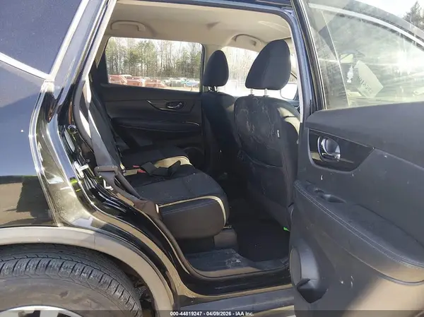 KNMAT2MV8JP617085 2018 NISSAN ROGUE - Image 8