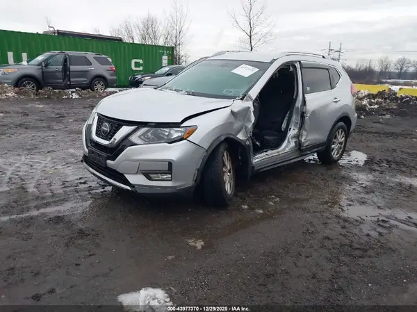 KNMAT2MV8JP618995 2018 NISSAN ROGUE - Image 2