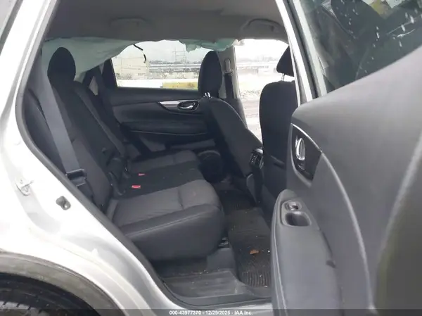 KNMAT2MV8JP618995 2018 NISSAN ROGUE - Image 8
