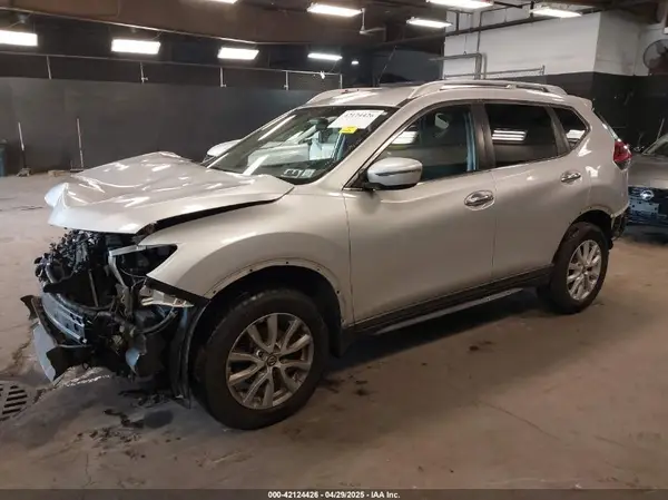 KNMAT2MV8JP622030 2018 NISSAN ROGUE - Image 2