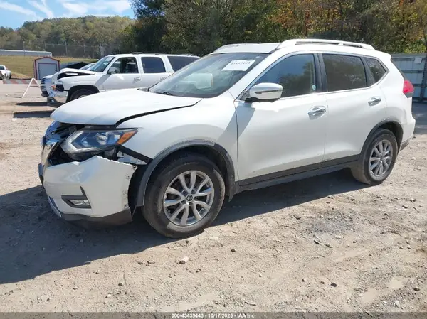 KNMAT2MV9HP503588 2017 NISSAN ROGUE - Image 2
