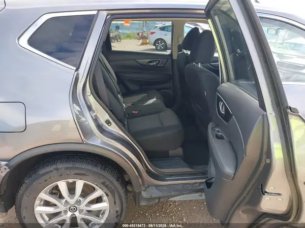 KNMAT2MV9HP510976 2017 NISSAN ROGUE - Image 8