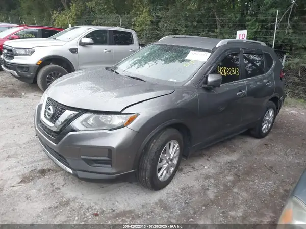 KNMAT2MV9HP518575 2017 NISSAN ROGUE - Image 2