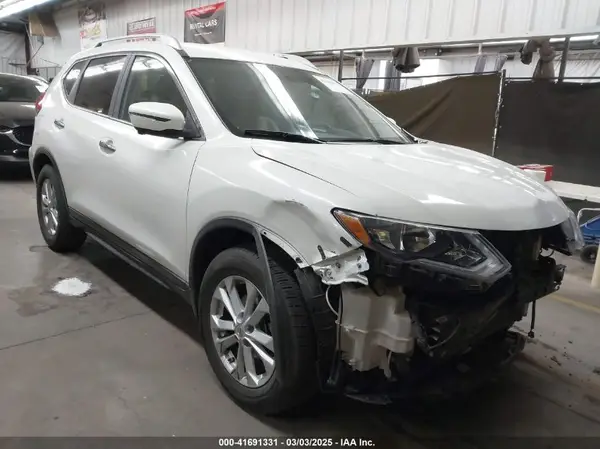 KNMAT2MV9HP520147 2017 NISSAN ROGUE - Image 1