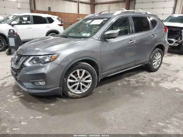 KNMAT2MV9HP526675 2017 NISSAN ROGUE - Image 2