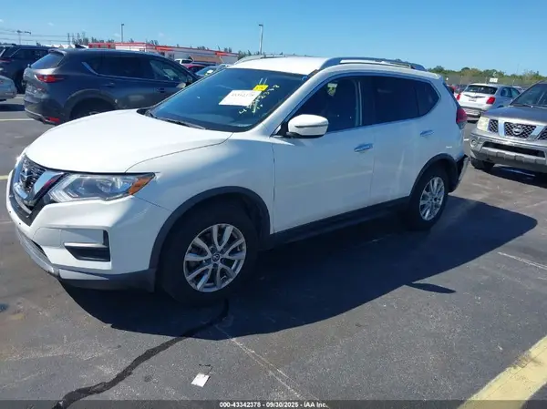 KNMAT2MV9HP529897 2017 NISSAN ROGUE - Image 2
