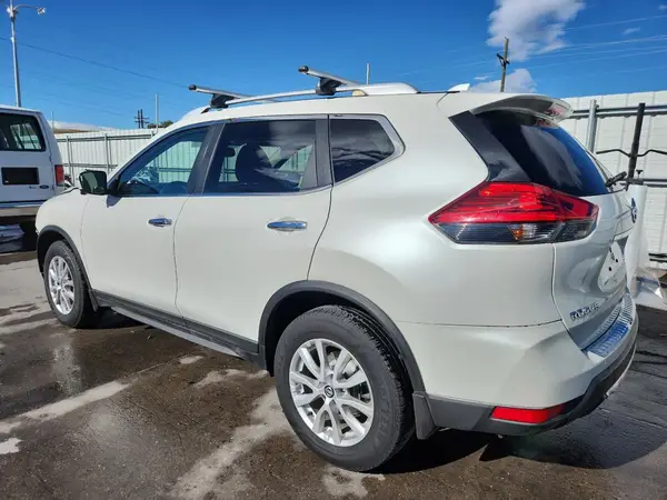 KNMAT2MV9HP531004 2017 NISSAN ROGUE - Image 2