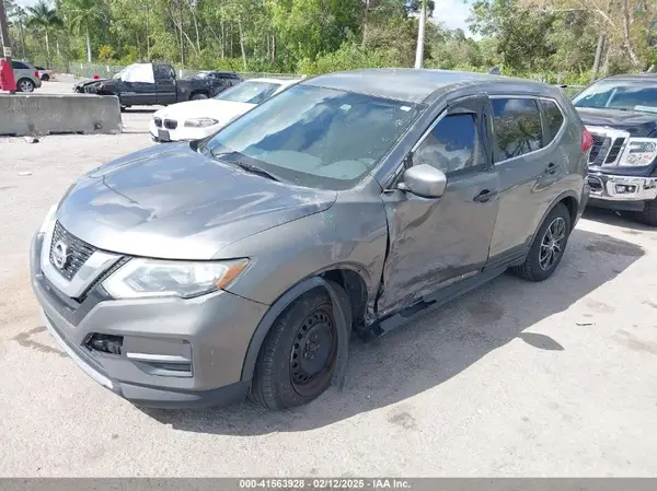 KNMAT2MV9HP541757 2017 NISSAN ROGUE - Image 2