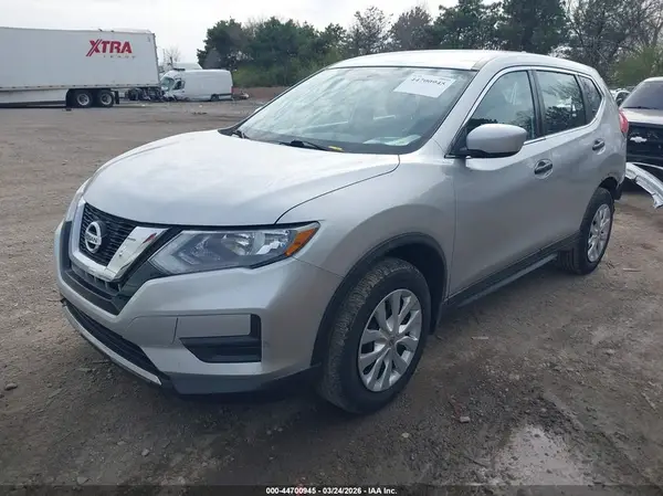 KNMAT2MV9HP546926 2017 NISSAN ROGUE - Image 2