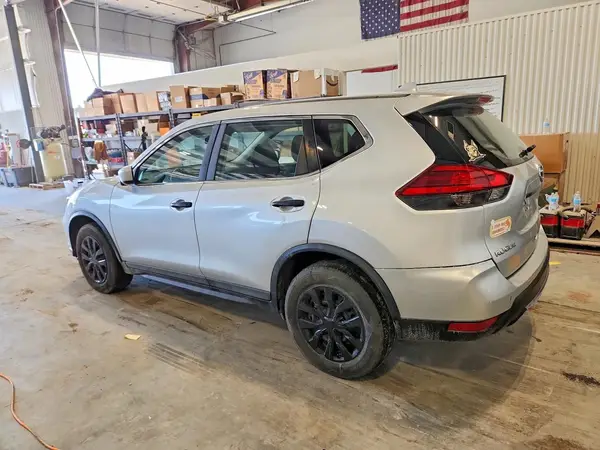 KNMAT2MV9HP548613 2017 NISSAN ROGUE - Image 2