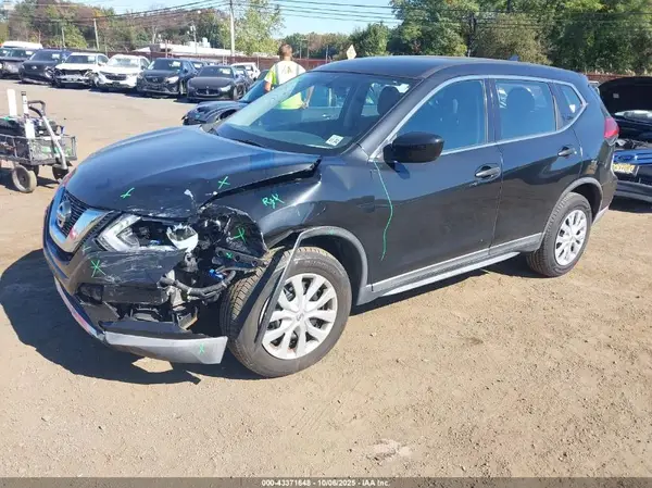 KNMAT2MV9HP548756 2017 NISSAN ROGUE - Image 2