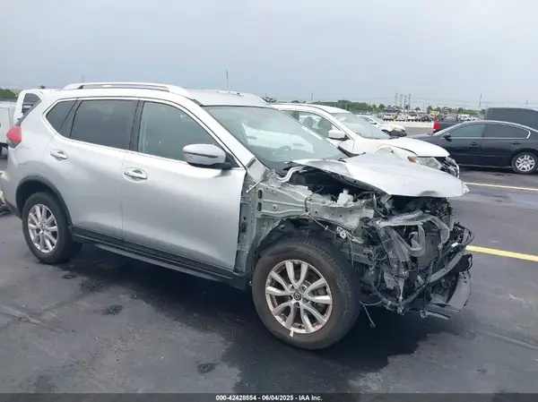 KNMAT2MV9HP552905 2017 NISSAN ROGUE - Image 1